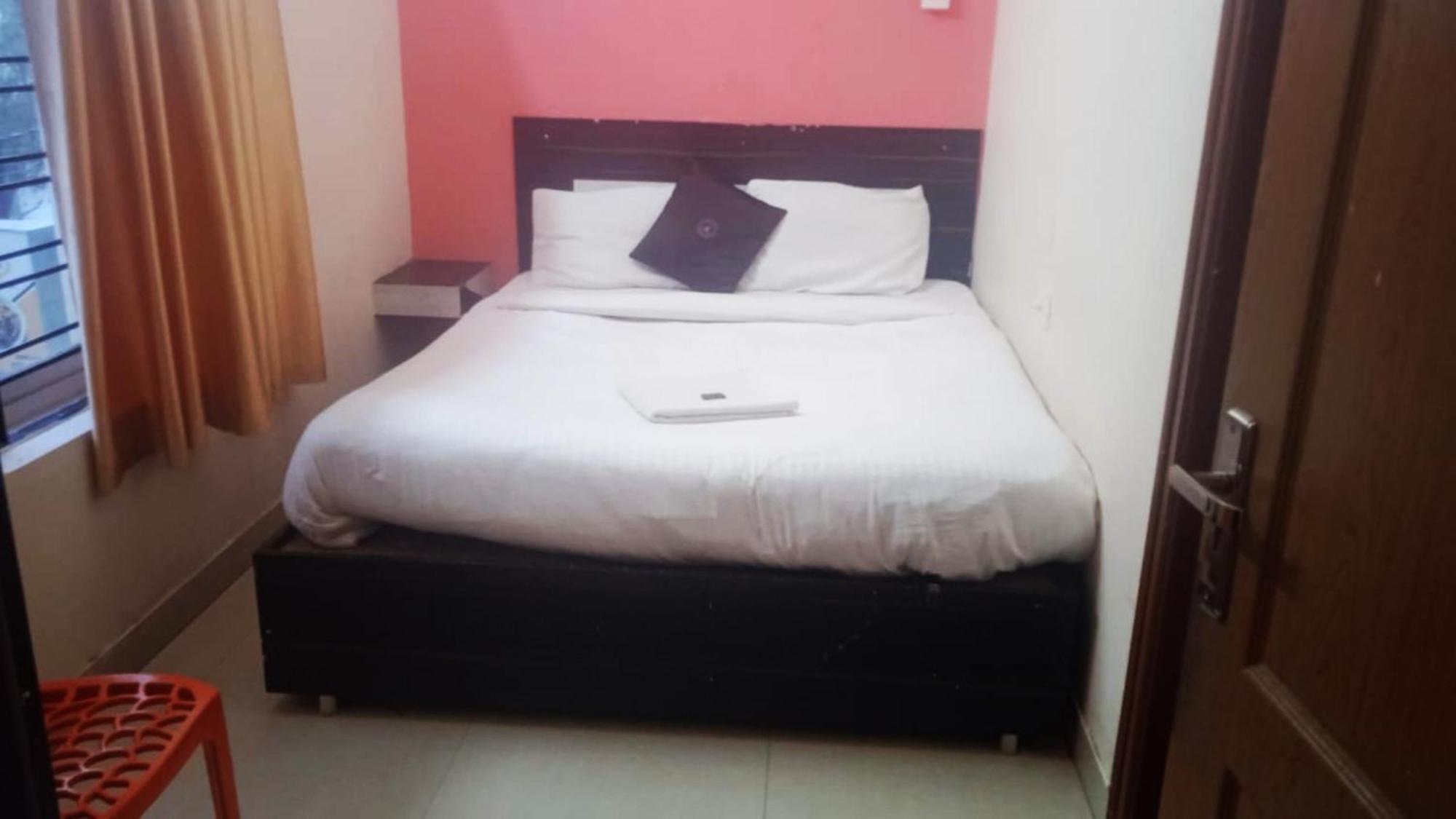 Goroomgo Blue Bell Bhubaneswar - Well Decorated Room -Wifi And Parking Facilities Available Exterior photo